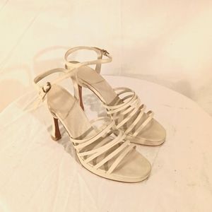 🔥Like New Giorgio Armani Cream/ Off White Leather Strap Heels
